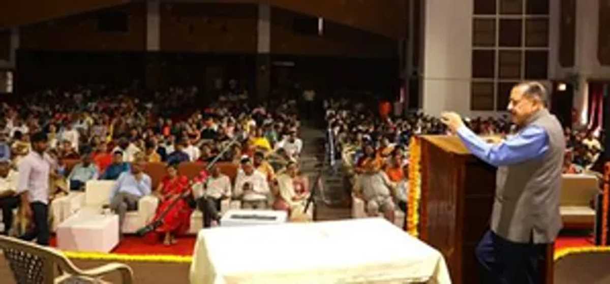 केंद्र ने 100 दिन के भीतर 15 लाख करोड़ की परियोजनाओं को मंजूरी दी केंद्र ने 100 दिन के भीतर 15 लाख करोड़ की परियोजनाओं को मंजूरी दी